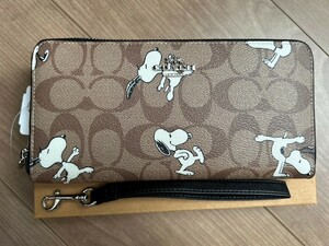 COACH ピーナッツコラボ　スヌーピーラウンドZIP リストレット C4596