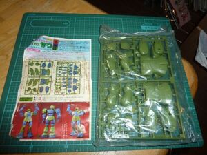 箱なし☆1/144　旧型ザク　バンダイ模型　機動戦士ガンダム　旧キット　ザクⅠ　MS-05