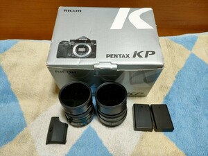 PENTAX KP ボディキット ブラック 純正単焦点レンズ PLフィルター フード 予備バッテリー2つセット 一眼レフ