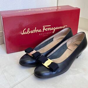 【美品/箱付】Salvatore Ferragamo フェラガモ ヴァラリボン リザード型押し パンプス 6C 約23cm ネイビー ゴールド金具 レザー