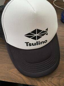 Tsulino ボックス刺繍ロゴメッシュキャップ　ライトグレー