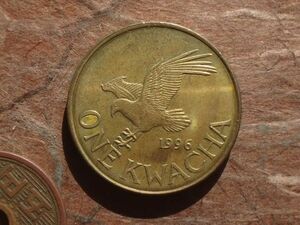 マラウイ　1Kwacha　黄銅張りスチール　1996年　KM#28　(26.1mm, 8.8g)