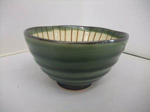 日本製　美濃焼　　織部内筋　飯碗　　手描き　　大　　茶碗　１１．５ｃｍ　　味わい深い色合い