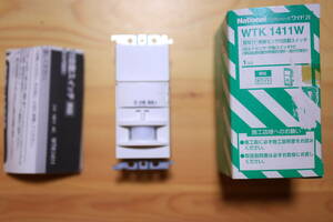 【未使用品】コスモシリーズワイド21　熱線センサ付き自動スイッチ （WTK1411W）