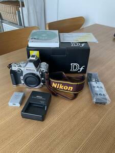 ニコン Nikon Df シルバー シャッター回数: 2462枚 珍しいストラップ付き