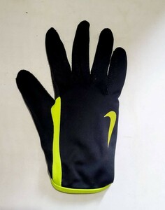 NIKE　ナイキ　ジョギング用　グローブ　手袋　中古　右手用　男女兼用フリーサイズ