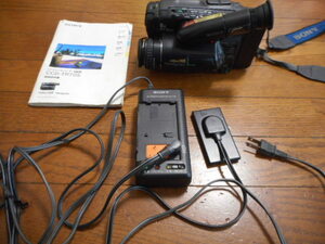 ソニー　CCD-TR705　Hi8 ビデオカメラ ハンディカム　SONY　説・バッテリー・充電器付き