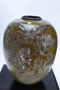 ☆☆☆皇室記念品 天皇陛下菊の御紋入り浮き出し青銅花瓶 　高級逸品