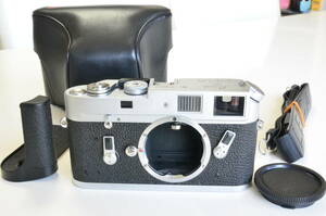 【動作良好】 ライカ Leica M4 フィルムカメラ 118万番台 1967年 14405 グリップ、ストラップ、ケース付き