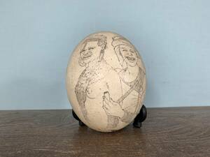 アフリカの芸術。 ダチョウの卵