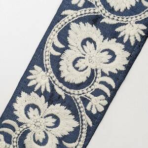インド刺繍リボン 約68mm 花模様 紺と白