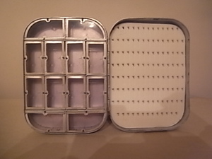 ! ! !　Rare Vintage Wheatley Fly Box With 12 Lids & Easy Grip For Collectors　! ! !