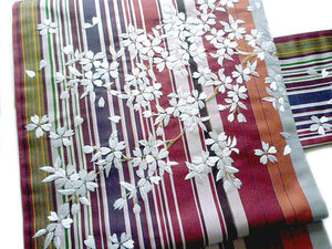 ★白い桜刺繍の光沢縞地 昼夜帯　美品