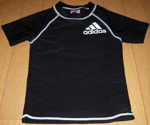 アディダスadidas☆半袖ラッシュガード☆黒＆白ロゴ【新品・タグ付】130　☆送料185円