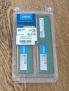 Crucial 16GB(8GBx2) DDR4 3200 中古