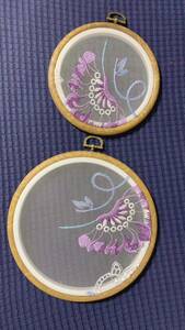 レース刺繍 +刺繍枠　円型 紫花柄　インテリア　壁飾り　ジェリースタンド　ピアススタンド　2点セット