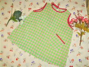 再値下♪【ハンドメイド】赤い花柄ステッチが可愛い♪黄緑チェックジャンバースカート(100cm位) 