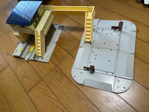 プラレールニュータウン駅セット歩道橋つき橋上駅トミカタウン駐車場バス停プレート付き