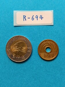 外国コイン　中華民国　台湾　(Rー６９４)　５０圓硬貨　１９９６年　バイメタル硬貨