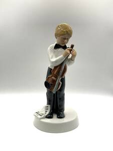 ロイヤルドルトン　フィギュア　バイオリンの少年　イギリス