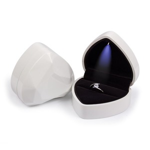 ハート型　LED結婚指輪ボックス　ディスプレイ　収納　ジュエリーボックス　プレミアム　ベルベット　誕生日　ギフト　A1550