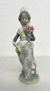 LLADRO リアドロ　1304 バレンシアの少女 フィギュリン 少女 花束 陶器人形 置物 高さ24.5㎝　絶版品