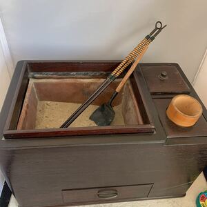 火鉢　箱は木　火鉢は銅製　昭和レトロ　骨董　(R172)