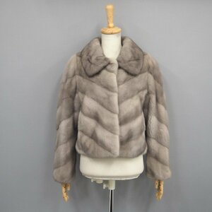 美品【 SAGA FURS ★ 美色 】高級毛皮　サファイヤミンク◆ショートコート：47cm丈 　シェブロンデザイン　グレー　M SIZE◆T950T