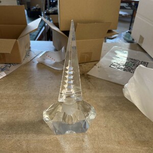 HOYAクリスタル：パフュームボトル 五重塔」 高さ：約23cm 保谷 ガラス製 工芸品 インテリア・小物
