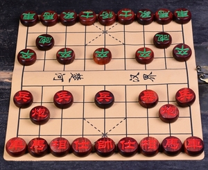 独特の上品 美品 中国象棋 実木製駒 本格的家庭用中国将棋 駒 直径 5cm 学校用将棋セット 携帯レザー皮革棋盤面 チェスボード