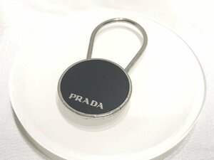 ■【YS-1】 プラダ PRADA ■ ロゴ プレート キーホルダー 円型 ■ シルバー系 × ブラック系 全長7.2cm 【同梱可能商品】■D