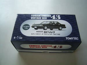 R30506-1 ミニカー　トミカ　1/43　日産セドリック黒　セダンV30ターボ　ブロアムVIP　1987年式