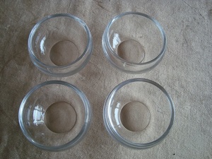 ガラス製　小さなデザートカップ　小鉢　４個　美品