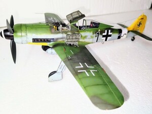 エデュアルド1/48ドイツ空軍フォッケウルフFw190D-9黒-1パネルオープン塗装済完成品