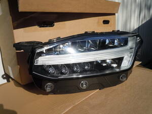 ボルボ　XC90　B6　R3/2　左ヘッドライト左　LED　31655776箱　 31655809品　破損補修あり　美品　石