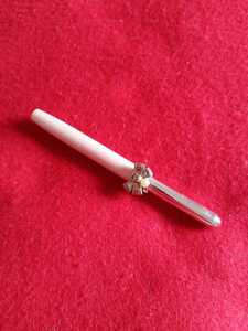 ミキモト　本真珠付き　リップブラシ　長さ9.5センチ　メーク用品　リボン　ピンク