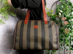 ●超美品●FENDI フェンディ●ペカン●エンボスロゴ●PVC カーフ レザー 本革●ショルダー トート バッグ●黒 茶●肩掛け●かばん●Js46057