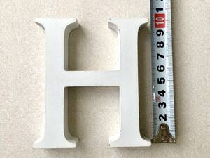 アルファベット木製オブジェ「H」インテリア 置物　雑貨　ハンドメイド材料