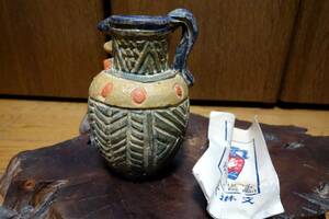 古琉球　古典琉球焼の飾り壺　「大琉球」在銘　取っ手付き小瓶　当時の栞（紙片）付き　大正ごろ