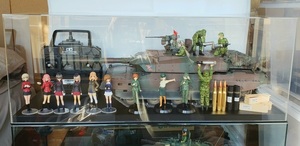 『 田宮の1/16ラジコン戦車 10式戦車のケース 』にピッタリのアクリケース UV３mm厚　底板黒付♪　