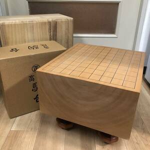 ◎将棋盤 越山作 将棋駒 幅33cm×奥36cm×厚さ17cm 柾目 ボードゲーム 脚付き 血だまり◎ NP0436