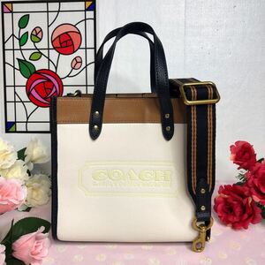 COACH コーチ　最新作　ハンドバッグ　新品　未使用　シンプル