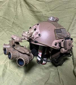 ブランド不明　サバゲーヘルメット　四眼ナイトビジョン、ヘッドセット付き　フルセット　ops-core サバゲー 特殊部隊 SEALS NAVY 装備 
