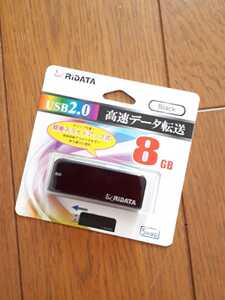 ◆送料無料◆USBメモリー USB2.0★8GB★USB端子はキャップ不要のスライド方式★ストラップホール付★ RiDATA RI-ID48U008BL ブラック