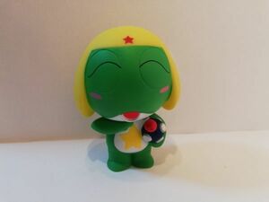 ケロロ軍曹　フィギュア　人形　置物　飾り　アニメ　マンガ　日本　景品?　緑　黄色　笑顔　にっこり　スマイル