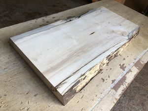 送料無料！！【S94A】栃 652×320～345×43㎜ スポルテッド 板材 乾燥材 木工 DIY 材木 天然木 無垢材《銘木すずめや》