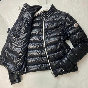 ほぼ未使用!! 国内正規品 Moncler モンクレール ベリア BERRIAT キルティング シャイニー ライト ダウンジャケット ロゴワッペン 2 黒