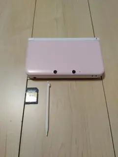 ニンテンドー3DS LL本体　ピンク×ホワイト　SDカード付属