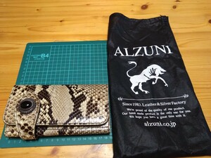 アルズニ　ALZUNI 財布　未使用　パイソン