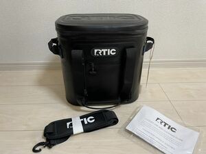 新品未使用　RTIC 高性能 ソフトクーラー　クーラーボックス SOFT PACK COOLER　20L Black　漏れ防止ファスナー　希少品 軽量 釣り 米軍